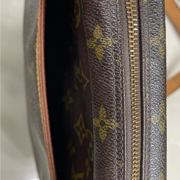 Lv Jeunfile Crossbody Bag - Picture 11 of 16